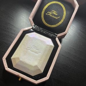 Too faced highlighter